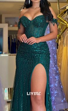 This elegant off-shoulder strapless prom dress features intricate beadwork and sequin embellishments. Its high slit adds a daring touch to the classic silhouette, perfect for prom, formal events, or special occasions. Stand out with this stunning dress and make a lasting impression. Prom Dress Mermaid, Chic Prom Dresses, Sparkle Prom Dress, Green Evening Dress, Intricate Beading, Dress Mermaid, Prom Dresses Two Piece, Prom Dress Inspiration, Piece Prom Dress