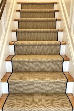 Prestige Mills, Arlen, Dune fabricated into a custom stair runner with navy blue binding. Installation by The Carpet Workroom in Boston Massachusetts Indoor Outdoor Stair Runner, Curved Foyer, Stairway Renovation, Converted Attic, Stairway Runner, Basement Hallway, Entrance Hall Decor