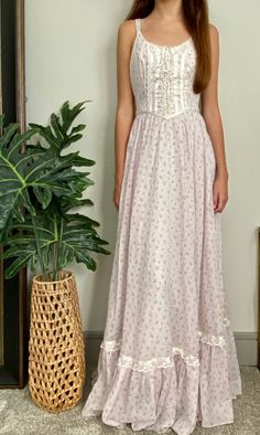 "Gunne Sax by Jessica McClintock Size XS Light baby lavender background with dainty floral print Thin shoulder straps Lace up front Fully lined Full maxi length Attached waist ties Satin and lace trim Vintage size 5, which is a modern 0 Bust is ideal for 30-32\" Waist 22\" Length 56\" Model wears a size 0 and is 5'3\" For reference" Vintage Dresses Plus Size, Gunne Sax Prairie Dress, Prarie Dresses 70s, 70s Gunne Sax Dresses, Prairie Dress Modern, 70 Style Outfits 70s Fashion, Gunnie Sax Dress, Gunne Sax Dress Vintage 70s, Gunne Sax Dress Pattern