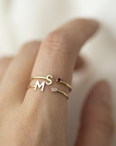 Initial Rings Gold, S Letter Ring Design, Couple Letter Ring, S Letter Ring, Rings With Letters, Ring With Letter, Ring With Initials, Initial Ring Gold, M Ring