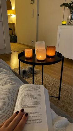 Reading Cosy Aesthetic, Relax Astethic, Evening Reading Aesthetic, Evening Routine Aesthetic Photo, Slow Evening Aesthetic, Night Time Reading Aesthetic, Night In Aesthetic Cozy, Night Self Care Aesthetic, Cozy Night Routine Aesthetic