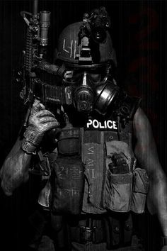 INJETAR VÍRUS NO COMPUTADORES DE TERCEIROS E DANIFICAR APARELHOS ,COM SITE DE MÁ REPUTAÇÃO,E ESPIONAGEM NÃO GOVERNAMENTAL,,SÃO CRIMES GRAVES,NÃO CAI NESSA !!! Swat Aesthetic, Police Uniform, Police Humor, Police Life, Military Quotes, Future Soldier, Military Humor