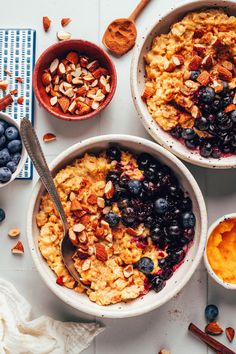 Creamy Pumpkin Oats with Blueberries and Toasted Almonds Vegan Oats, Pumpkin Cream Pie, Pumpkin Oats, Plant Based Recipes Dinner, Kid Recipes, Winter Cooking, Minimalist Baker, Oats Recipe, Vegan Eats