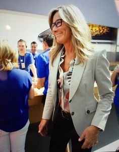 Angela Ahrendts Ceo Wardrobe, Angela Ahrendts, Women Of Power, Work Outfit Inspiration, Visual Notes, Power Dressing, Job Interview, Office Fashion, Work Clothes