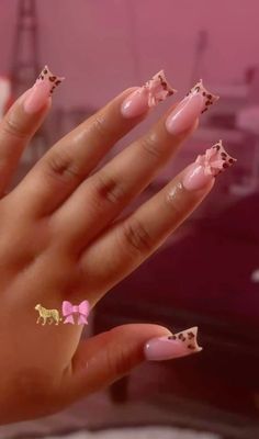 Nails With A Lot Of Designs, Birthday Nail Set Ideas Simple, Medium Length Nails With Charms, Short Sets Nails, Nails Ideas Medium Length, Medium Nails With Charms, Pink Nails With Design Ideas, Medium Long Nails Ideas, Medium Nails Acrylic Square