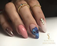 #nailart #nails #stich #disney Manicure Stitch, Scarlett Nails, Nails Stitch, Animated Nails, Disney Acrylic Nails, Unghie Nail Art, Pretty Nail Art Designs