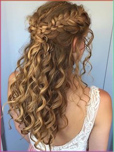 Discover stunning curly hairstyles for prom 2024. Explore beautiful looks for long, medium, and short hair lengths. From elegant updos to simple and easy styles, find the perfect curly hairstyle to complement your prom dress. Get inspired by our collection of photos showcasing versatile and formal curly hair ideas for an unforgettable prom night. Ball Hairstyles For Long Hair Half Up, Afghani Hairstyle, Hairstyles For Medium Length Hair For Prom, Homecoming Hair Curly Natural, Bridesmaids Hair Braid, Curly Bridal Hair Half Up, Curly Bridal Bun, Wedding Hairstyles For Short Hair Curly Half Up Half Down, Bridal Hair Curly Natural