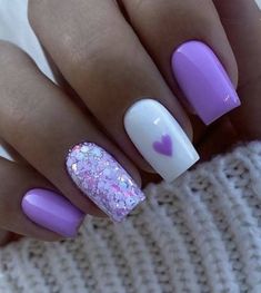 Lila Nails Design, Ongles Violet Pastel, Letnji Nokti, Light Purple Nails With Design, Dusty Purple Nails, Lilac Ombre Nails, Lila Nail Art, Purple Silver Nails, Bright Purple Nails