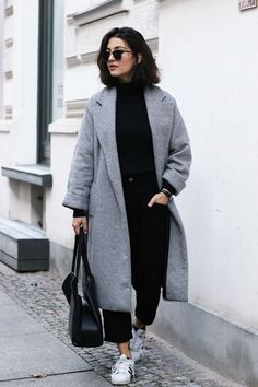 Mantel Outfit, Long Grey Coat, Life Vibes, Best Winter Coats, Winter Outfits Aesthetic, Gray Coat, Winter Fashion Outfits Casual, Burberry Trench, Autumn Wardrobe