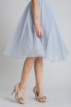 Shop the Eloise Grey Tulle Midi Skirt - boutique clothing featuring fresh, feminine and affordable styles. Ivory Skirt, Tulle Dresses, Tulle Skirts, Pretty Skirts, Tulle Midi Skirt, Black Long Sleeve Shirt, Stunning Dresses, Cozy Sweaters, Lace Tops