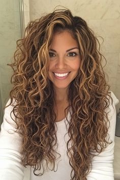 25. Long Curly Layers with Golden Honey Highlights (Curly Hairstyles For Women Over 40) - Curly Hairstyles For Women Over 40 Golden Honey Highlights, Long Curly Layers, Curly Layers, Light Brown Balayage, Honey Highlights, Older Women's Hairstyles, Highlights Curly