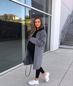 Pregnant Style Winter, Rhaea Estelle, Fall And Winter Maternity Outfits, Pregnancy Outfits Winter, Pregnancy Winter Outfits, Cold Day Outfits, Prego Outfits, Pregnancy Fashion Winter, Pregnant Outfits