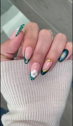 credit: @nailzkatkat Festive Holiday Nails, Chic Nail Designs, Long Lasting Nails, Thanksgiving Nails, Winter Nail Art, Xmas Nails, Chic Nails, Types Of Nails, Stiletto Nails