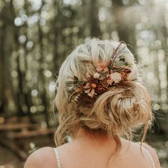 A beautiful bridal boho hair comb adorned with autumnal flowers and foliage. This unique hair piece is made using handmade paper flowers and a mix of artificial foliage for that perfect final touch to your big day. It comes with all the beauty of real flowers but will never wilt and so will be a forever keepsake. The comb easily slides into the hair and is the perfect finishing touch to any style. It is a larger comb so it makes an elegant statement piece.  This bespoke piece is perfect for either the bride, bridesmaid or mother or the bride and/or groom. Each hair piece is handmade in my Madgicks Studio and it will be beautifully packaged for that extra special touch. Need your item in a hurry? Please add this listing to rush your order! https://www.etsy.com/uk/listing/1013003300/rush-my- Wedding Cottagecore, Wedding Flower Hair Pieces, Flower Hair Pins Wedding, Flower Wedding Hair, Bridesmaid Hair Comb, Floral Wedding Hair, Boho Bridal Hair, Floral Hair Comb, Flower Veil