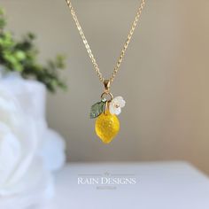 Citrus lovers? Can't find your perfect length necklace? Have material requirements? We are here to help you design your own lemon fruit necklace. You design the necklace. We handmade it with high quality Czech glass lemons, acrylic flowers, acrylic leaves, and 14K gold-plated or 925s silver plated chains. We offer different length options,16inch, 18inch, 20inch, 24inch, and 36inch. We have the transparent lemons and opaque lemons. Jewelry Inspiration Necklaces, Weird Necklaces, Citrus Jewelry, Lemon Jewelry, Lemon Necklace, Jewelry Design Ideas, Acrylic Leaves, Cottagecore Necklace, Plated Food