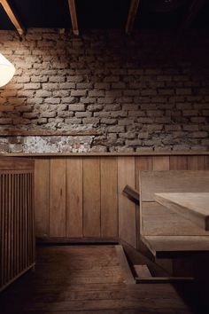 mérito. Cozy Restaurant Interior, Brick Restaurant, Raw Restaurant, Wood Cafe, Modern Restaurant Design, Woods Restaurant, Brick Interior, Cosy Interior, Cozy Restaurant