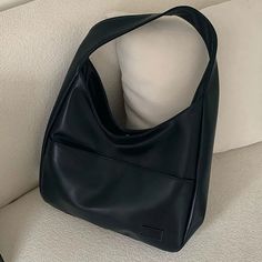 43546961084596 Hobo Bag Patterns, Winter Bags, Black Purse, Black Leather Handbags, Cow Boy, Casual Tote, Black Bag, Leather Tote Bag, Casual Bags