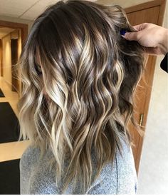 Short Wavy Hairstyles, Emily Vancamp, Balayage Hair Dark, Wavy Hairstyles, Balayage Hair Blonde, Short Wavy Hair, Short Hair Balayage, Short Wavy