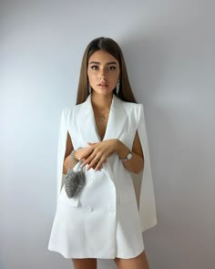 Coat Blazer Outfit, Soiree Blazer, Elegant Blazer Outfits, Blazer Outfits Classy, White Dress Outfit Classy, Cape Blazer Outfit, Outfits For Graduation, Graduation Looks, Blazer Dress White