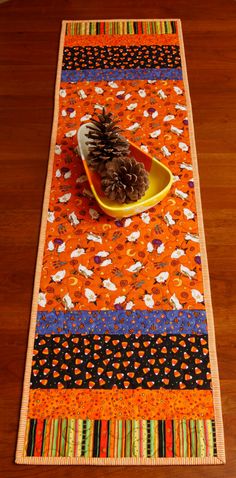 a table runner with a pine cone on it