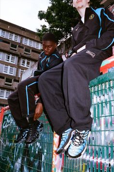 Urban Street Fashion Photography, Urban Street Fashion, Street Football, Blue Tracksuit, Black Tracksuit, Black Trucker Hat, Rookie Of The Year, Studio Photography Poses, Printed Sweatpants