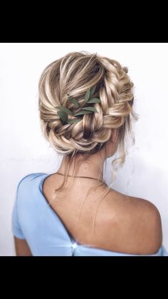 Braided Halo Hairstyle, Greek Hair, Trendy We Fryzurach, Wedding Hair Side, Braided Updo Wedding, Romantic Wedding Hair, Wedding Hairstyles Bride, Best Wedding Hairstyles, Flower Girl Hairstyles