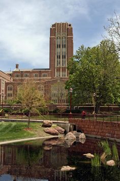 there is a pond in front of the building