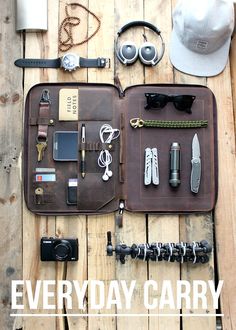 EDC -Perfect Everyday Carry MacBook Organizer Portfolio. Refreshing take on daily carry that includes a laptop. Macbook Organizer, Mini Folio, Big Clutch, Leather Macbook Case, Document Organizer, Der Gentleman, Macbook 13, Pocket Dump, Leather Portfolio