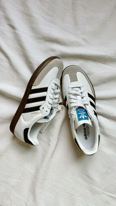 Quando o assunto é looks masculinos, o Adidas Samba é o calçado tendência que pode transformar diferentes combinações. Descubra como combinar o modelo. Instagram Shoes, Shoes Fashion Photography, Aesthetic Objects, Perfect Sneakers, Shoes Outfit Fashion, Shoe Wishlist, Hype Shoes, Prayer Board, Girly Shoes