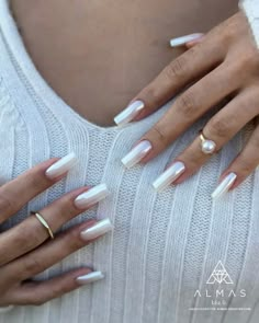 23+ Elegant White Chrome Nail Ideas For 2024 - DrExplains Gold And White French Tip Nails, White French Tip Acrylic Nails, Carcase Iphone, G Nails, Milky Nails, Easy Nails