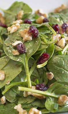 spinach salad with cranberries and walnuts