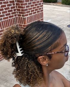 Natural Hair Highlights, Romantic Waves, Claw Clip Hairstyles, Highlights Curly Hair, Mixed Curly Hair, Quick Natural Hair Styles, Cute Curly Hairstyles, Girls Natural Hairstyles