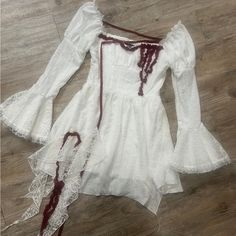 This Dress Is Vampire Perfection. Flawless Details All Over And The Most Stunning Fit That Can Fitted To Perfection With The Corset Back. White Vampire, Vampire Dress, Vampire Clothes, White Goth, Dark In Love, Vampire Costume, B Fashion, Corset Back, Lace Corset