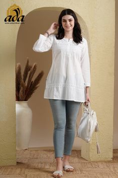 Short Top With Jeans, Short Kurti For Office Wear, White Top Embroidery Design, White Cotton Tops For Women, White Short Kurti Designs, Short Tunics For Women, Short White Kurti, Short Kurtis For Women, Trending Tops For Women