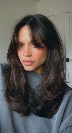 medium layers, medium layered haircut, curtain bangs, haircut with curtain bangs, medium layered haircut with bangs Medium Length Haircut Old Money, Rambut Brunette, Layered Haircuts For Medium Hair, Medium Layered Haircuts, Haircuts For Medium Hair