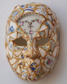 In this mask, several eras and cultures converge like a kaleidoscope of time and art. Each shard of Antique China carries its own story, traveling from different corners of the world. Woven together through the Japanese kintsugi technique, they create a mask where past and present seamlessly intertwine. In this work of art, I see a metaphor for time, transforming the forgotten into something beautiful, and the inspiration drawn from Venetian masks adds mystery and depth✨ Wearable Art Face Mask, Porcilin Mask, Painted Face Masks Art, Porcelain Mask Fantasy Art, Cracked Mask, Clay Mask Art, Porcelain Mask, Japanese Kintsugi, Japanese Masks