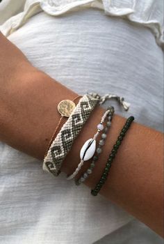 jewelry Greek Waves Friendship Bracelet, Friendship Bracelet Summer, Greek Friendship Bracelet, Earth Tone Friendship Bracelet, Obx Friendship Bracelets Ideas, How To Make A Greek Wave Bracelet, String Bracelets Aesthetic, Silver Beachy Jewellery, Shell Bracelet Aesthetic