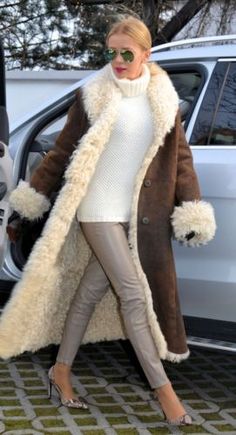 9aa42b31882ec039965f3c4923ce901bdesc51794621ri Winter Chic Outfits, Cozy Coats, Winter Chic, Coat Outfits, Winter Mode