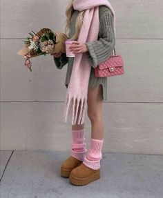 Pink Grey Outfit, Uggs Tasman, Amsterdam Outfit, Uggs Outfits, Thanksgiving Outfits, Uggs Outfit, Lazy Outfits, Skirt Outfit