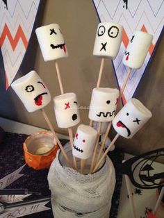 marshmallows with faces are arranged in a vase