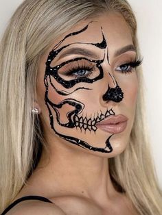 skeleton makeup: black lines in a half Skeleton Makeup Looks, Cool Skeleton Makeup, Makeup Looks For Halloween, Crazy Halloween Makeup, Halloween Skeleton Makeup, Pirate Makeup, Cool Skeleton, Makeup Fails, Rhinestone Makeup