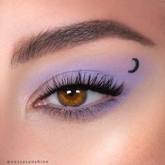 Moon QT Mark Face Stamp | ColourPop Make Up Halloween Easy Makeup Ideas, Fun Makeup Ideas Easy, Cute Make Up Ideas, Moon Eye Makeup, Moon And Stars Makeup, Cute Make Up Looks, Moon Inspired Makeup, Moon Makeup Look, Moon Eyeliner