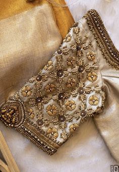 Blouse Designes, Gold Saree, Heavy Blouse, Golden Blouse, Blouse Works, Aari Design, Zardosi Work