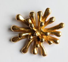 "90s CHRISTIAN LACROIX Gold tone sea anemone brooch Stamped on the back  Christian Lacroix - CL - Made in France Size :  7 cm X 6,3 cm    2 3/4\" X 2 1/2\" In excellent vintage condition. Beautiful gold tone" Christian Lacroix Jewelry, Designer Brooch, Mom Aesthetic, Silver Link Necklace, Sea Anemone, Vintage Monet, Faux Stone, Christian Lacroix, Timeless Jewelry