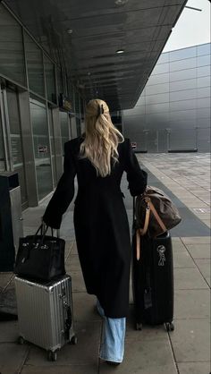 Airport Aesthetic, Vision Board Photos, Dream Vision Board, Elegante Casual, Career Woman, Money Aesthetic, Future Lifestyle, Aesthetic Women