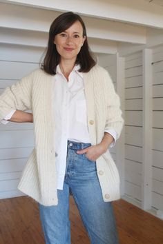 STYLING A WHITE SHIRT FOR FALL - 4 WAYS Shirt Styling Ideas For Women, White Cardigan Outfit Winter, White Shirt Styling Ideas, White Shirt Styling, Styling Ideas For Women, Shirt Styling Ideas, Japan November, November Outfits, Shirt Styling