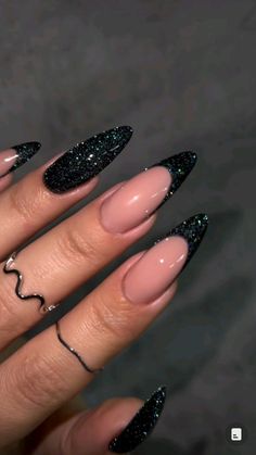 Black Nails Ideas Almond Shape, Grown Up Nails, First Time Acrylic Nails Ideas, Nails With Black Outfit, Stiller Nails Ideas, Classy Black Nails Almond, Almond Simple Nail Ideas, Engagement Nails Black, Grad Nails Black