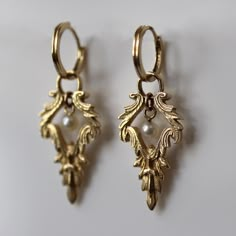 Look Medieval, Video Game Jewelry, Gold And Pearl Earrings, Game Jewelry, Zelda Ocarina Of Time, Fantasy Earrings, Ocarina Of Time, The Legend Of Zelda