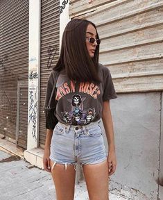 Some outfits idea with graphic tees. If you want to know how to style your graphic tee /graphic tshirt , we have some graphic tee outfit inspiration for everyone. #graphictee #graphictshirt #outfit #trendyshirt #oversized #vintage #streetstyle #streetwear #women #casualoutfit #summer #whitetee #whitetshirt #outfits #style #fashion #tshirtprint #trendy #2021 #asthetic #90shirt #feminist #graphictshirtdesign #winter #outfitideas #stylish #everyday #spring #simple #shorts #gunsn'roses Best Jeans For Women, Trendy Spring Outfits, Tumblr Outfits, Jean Trends, Best Jeans, Cute Summer Outfits, Women Trends