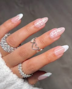 Christmas White Nails Almond, Christmas Nails Ideas Almond, Winter Christmas Nails Almond Shape, Almond Nail Art Christmas, Christmas Nail Sets Almond, Oval Winter Nails Designs, Christmas Nails Almond White, White Festive Nails, Cute Winter Almond Nails